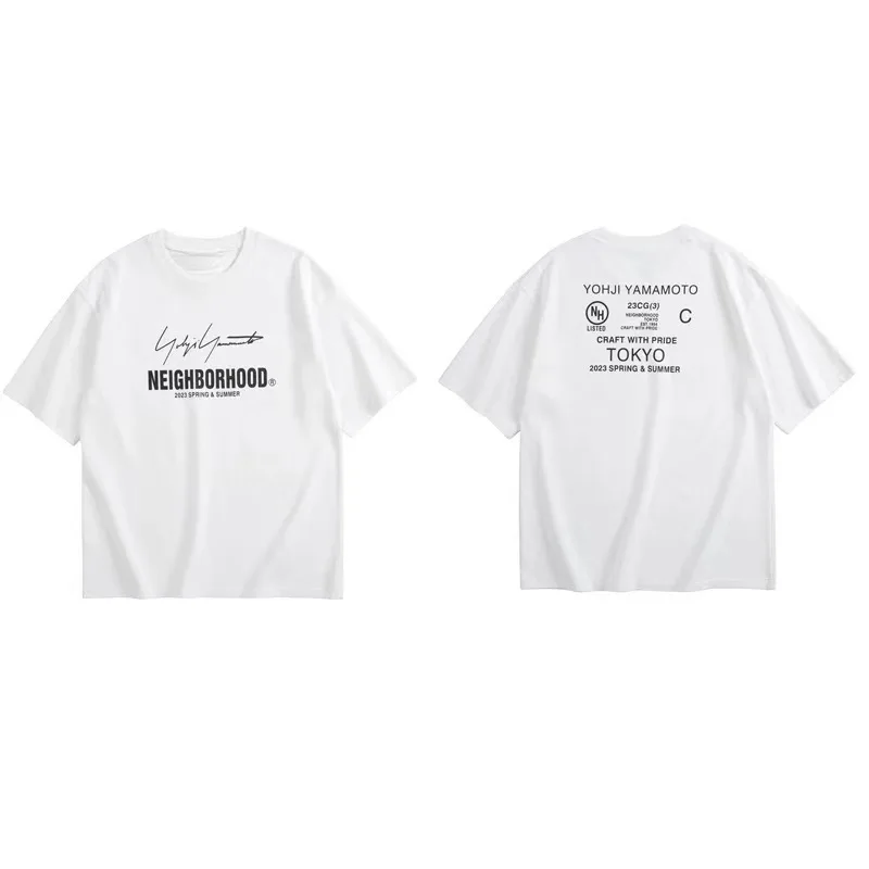 Klasické čierne biele susedstvo s krátkym rukávom tričko