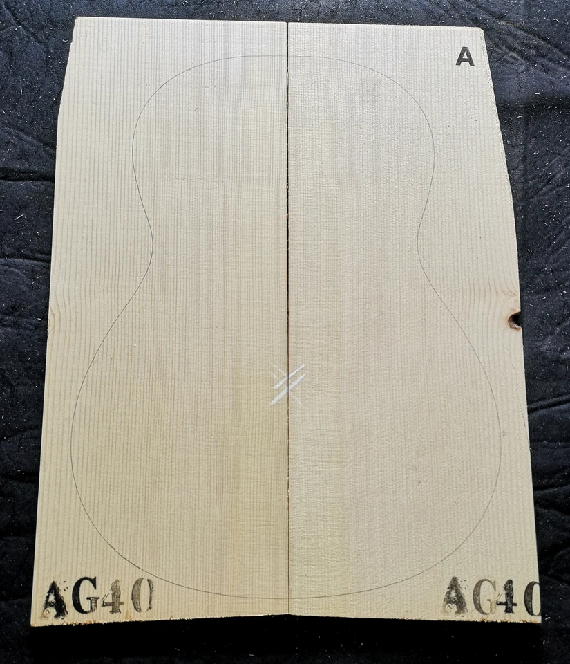 Klasický kompletný gitarový gitarový smrekový panel s jednou doskou, vyrobený v Alpách Nemecka a Európy ako doplnkový materiál na gitaru