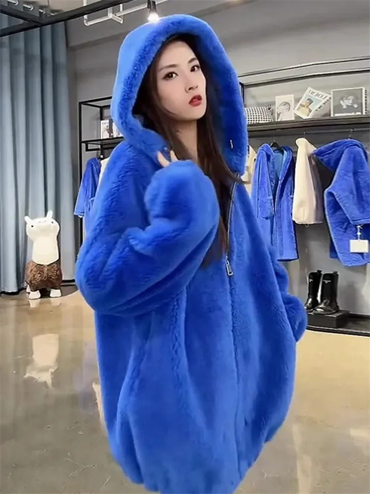Klein Blue Hooded Lamb Fleece Fleece Coat Dámska zima 2025 Nový štýl High End Unikátny a jedinečný zhrubnutý horný horlivý horček teplej zúrivosti
