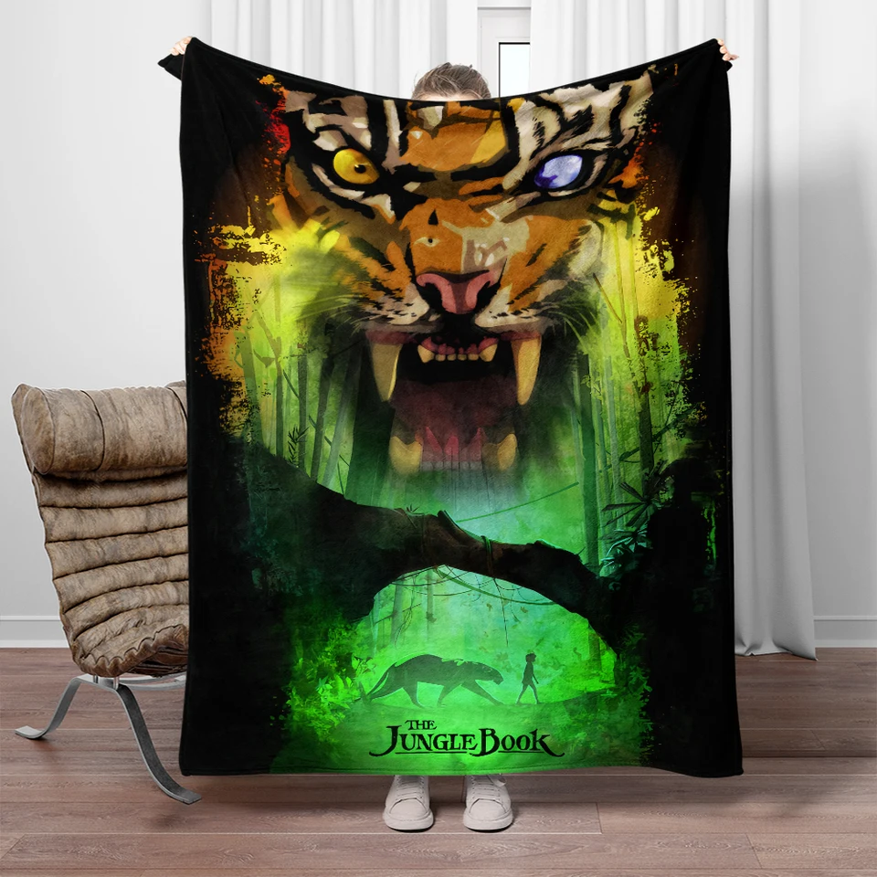 Kniha džungle vytlačená jemne teplý flanel hodí prikrývku.Office zdriemnutie, kemping, vonku, posteľná listina, obývacia izba, pohovky.