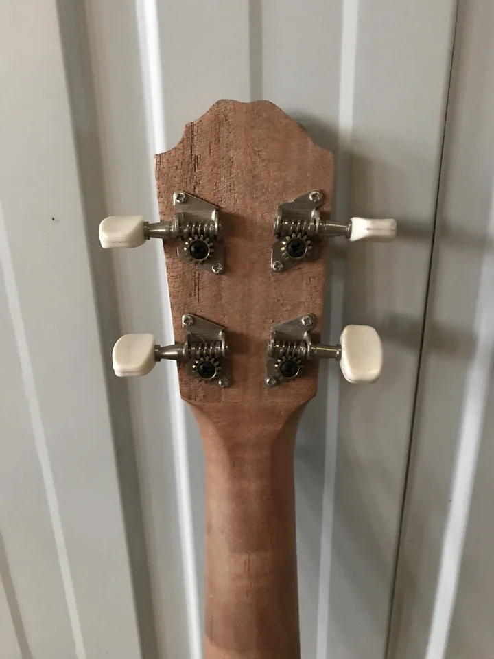 Kovové kovové ladiace klávesy ukulele, kolíky, 4-strunové gitarové hlavičky, DIY, uzamykacie tunery, bezplatná loď, 4 2L2R