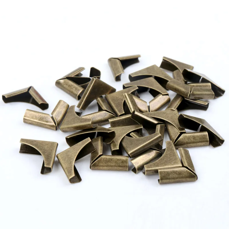 Kovové rohy pre knihy Scrapbooking Photo albumy Menus Corner Corners Metal Crafts DIY Ornament 15x15x3mm 40ks MZ351