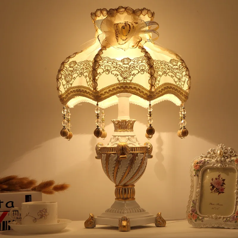 Kreatívna americká európska spálňa Bedsidetable Lamp Hotel Svadobná izba nočná lampa luxusná svadobná látka