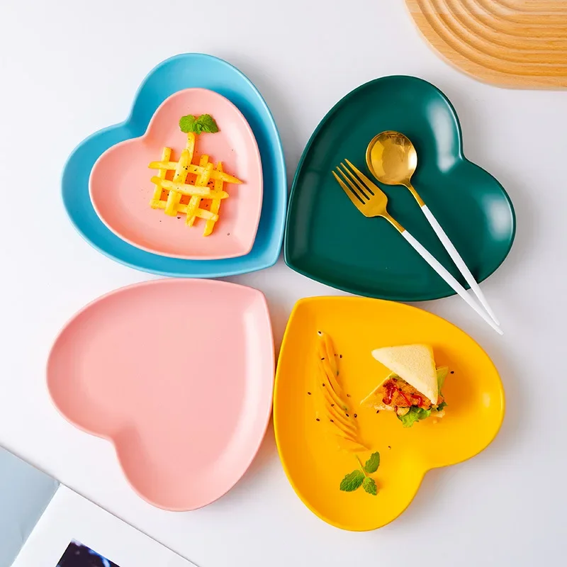 Kreatívna farebná srdce 6/8 palca keramický tanier Nepravidelný keramický tanier Dink Salad Dezert Plates