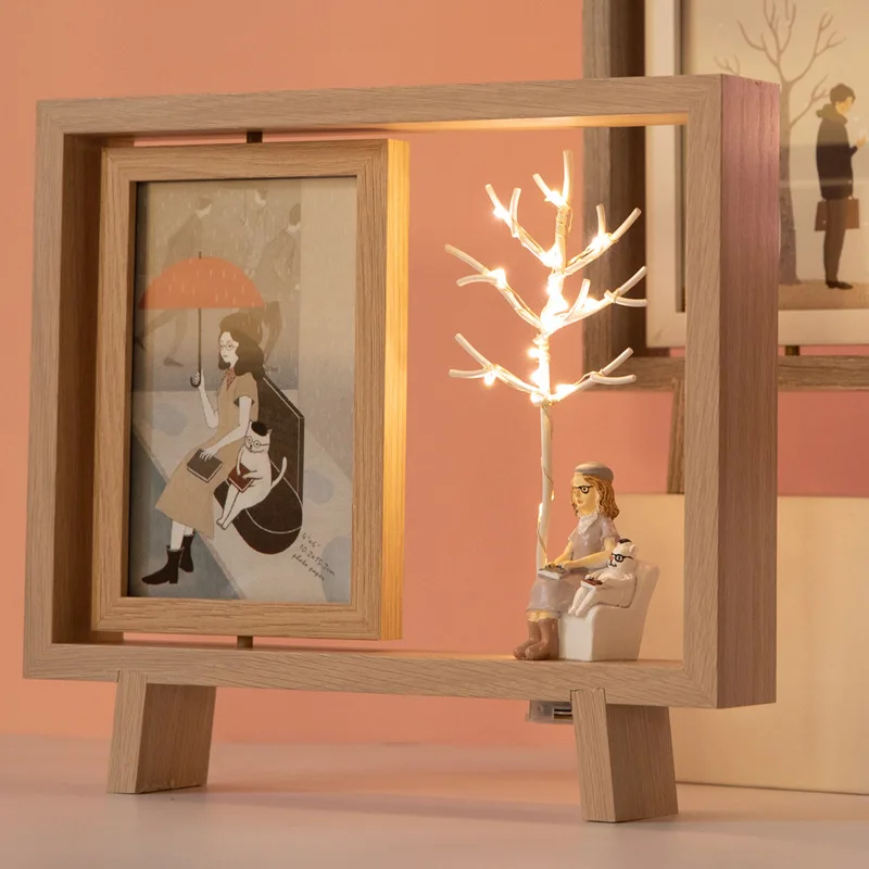 Kreatívne 6 -palcové drevené fotografické rámec s LED svetlom páru Rotujúce stolové dekorácie Picture Ornament Ozdob