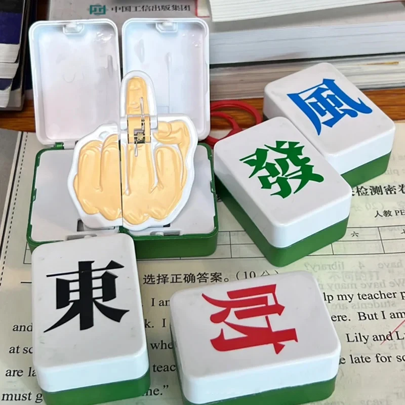 Kreatívne páry dotykového magnetického mahjong ako prívesok na stredný prst, vtipný šialený blázon bohatý pár Keychain dieťa narodeniny darček