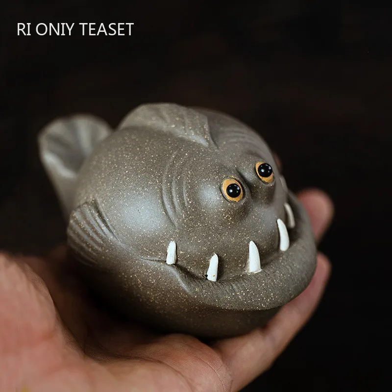 Kreatívne ručne vyrábané žralokové modely sochy ozdoby Číňania Yixing Socha Purple Clay Tea Pet Desktop Crafts Tea Set Dekorácie