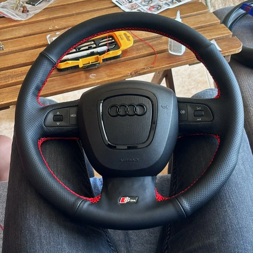 Kryt krytu volantu na vlastné auto pre Audi A3 (8p) A4 (B8) A5 A8 A8 A8L Q7 RS4 S4 S5 S6 S8 2007