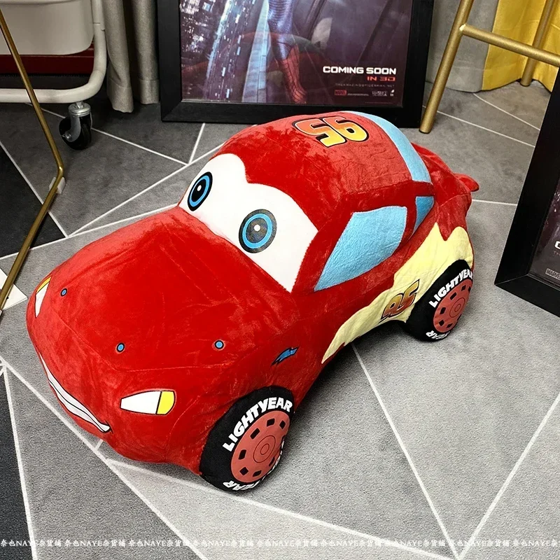 Krásne autá McQueen plyšový hračkársky film Cartoon anime plnené auto plyšy mäkké mazdaté obliečky na bábiky vankúš