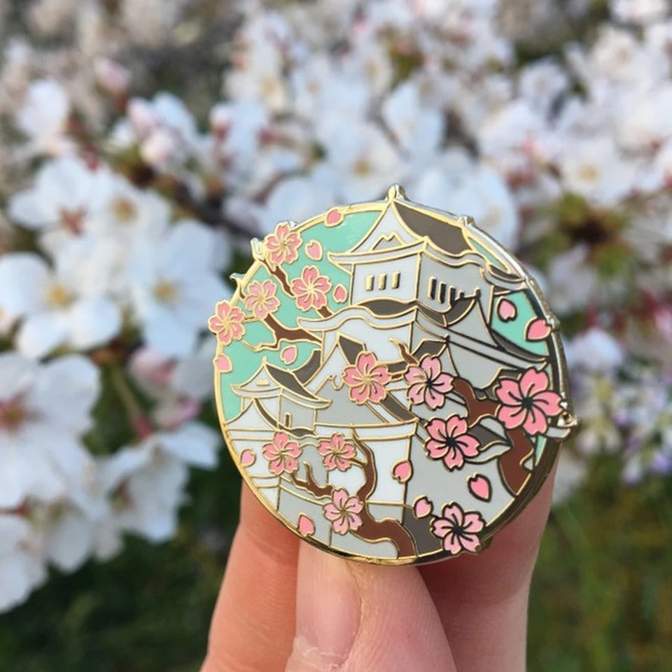 Krásny Sakura Castle Smalt Pin Kawaii Cartoon Spring Cherry Blossoms Plant Metal Broot