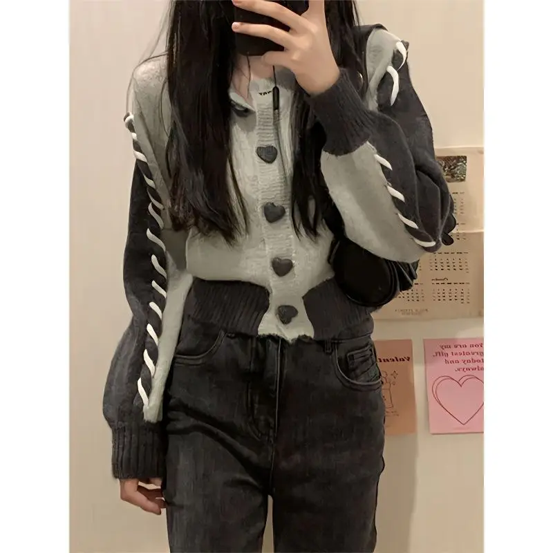 Krátky sveter Dámsky jesenný a zimný nový dizajn zmysel pre výklenok kontrastné šitie šiatie Lazy Love Love Button Pletated Coat
