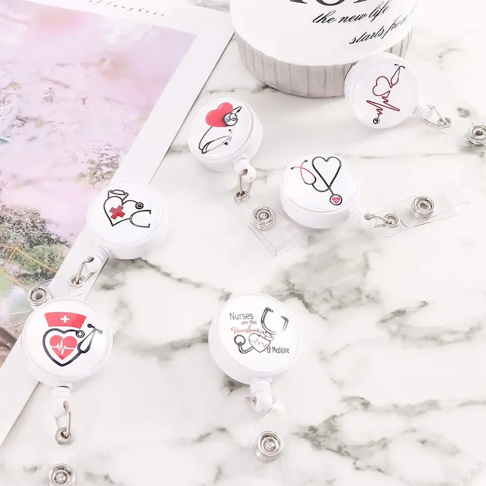Kvalitná kreatívna láska srdce Stethoskop Pattern id CARD Držiteľ anti-lost klip pre sestru Doktor študent BADGE CLIP