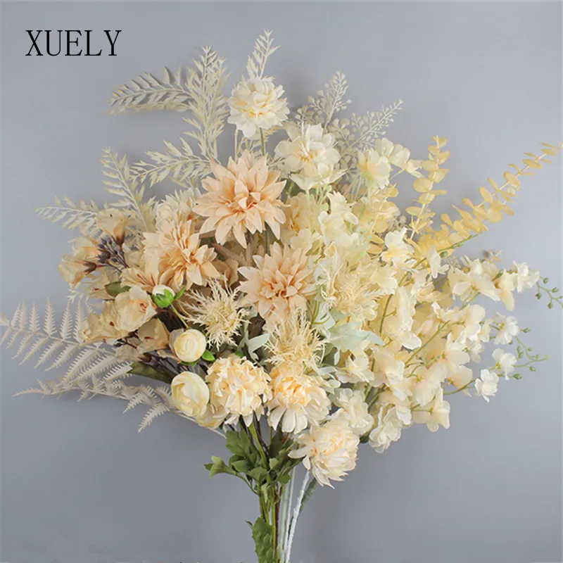 Kvety šampanského, kvety, svadobné ruže, hydrangea, kvetinové usporiadanie pivonky, dekorácia steny v pozadí, ornament pre domáce kytice