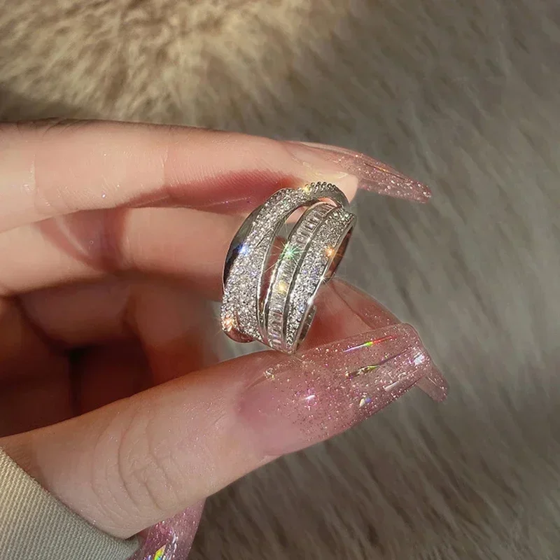 Kórea Nové módne šperky vynikajúce strieborné farby zirkón prsteň Elegantný dámsky otvor nastaviteľný svadobný darček luxusný doplnok