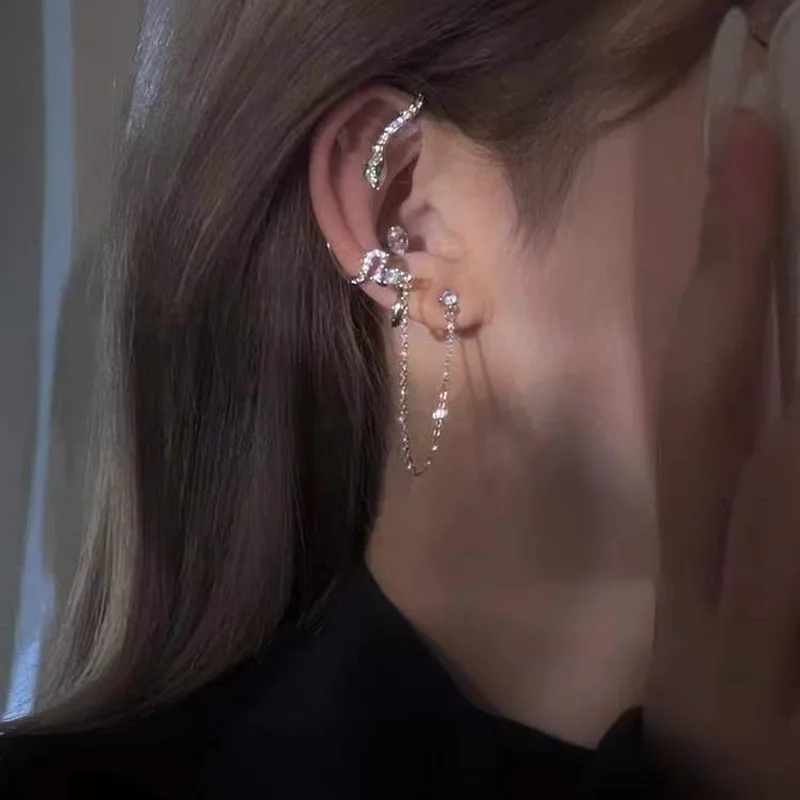 Kórejská verzia luxusnej módy prehnanej hadom v tvare strieborné náušnice ihly dievčatá Single Ear Hanging