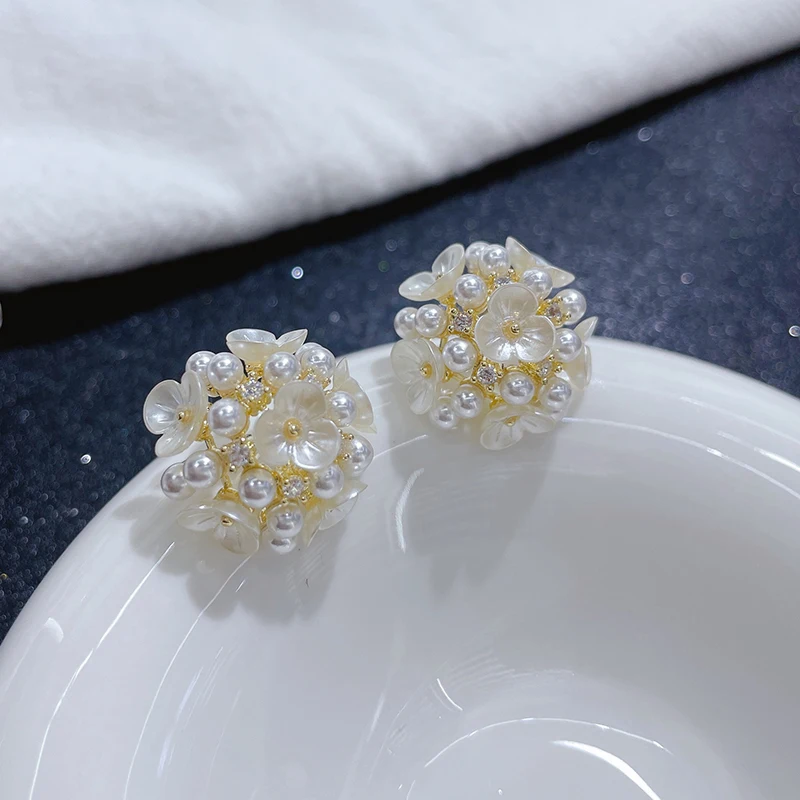 Kórejský romantický Hydrangea Pearl Zirkón Clip na náušnice pre ženu, ktoré nie sú prepichnuté módne uši klipy párty dievčenský darček šperky darček