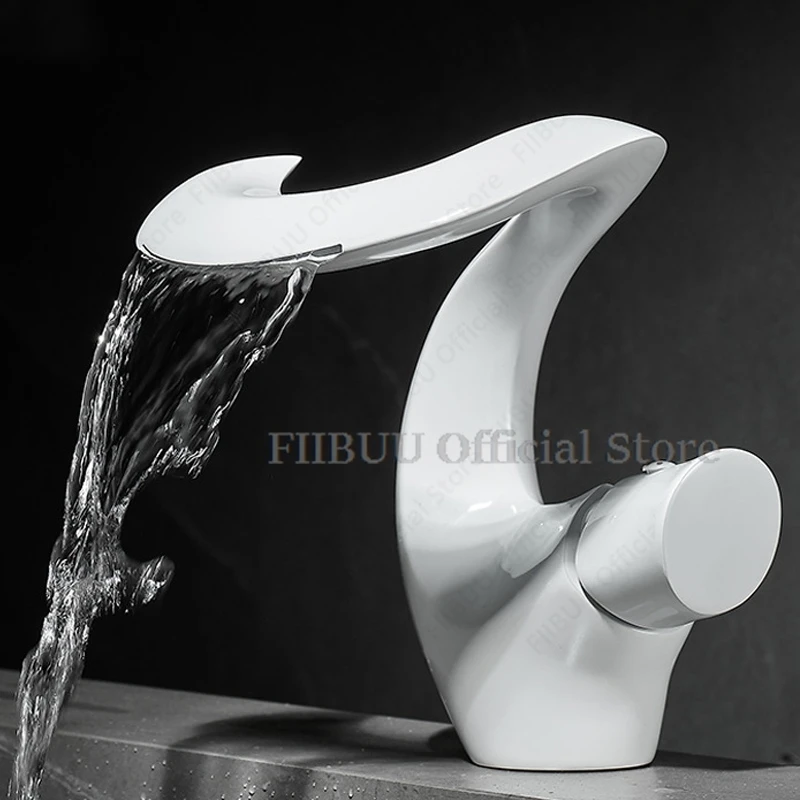 Kúpeľňa umývadlo Faucet Rozširovaný mosadzný povodie Mixer Tap Dual Single Ruck Cold and Hot Water Crapsel Lavatory Taps Chrome