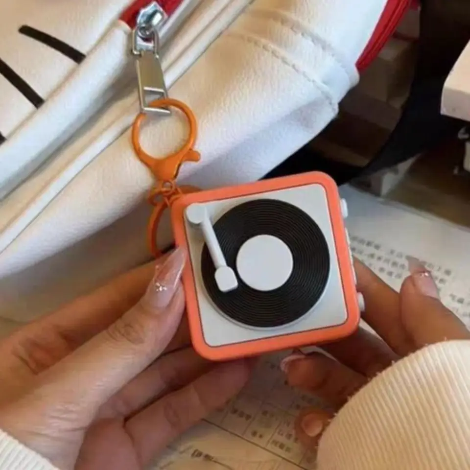 Kľúčový kľúče za nahrádzateľný mini fonograf s hudbou Vintage Recorder Music Keychain Mini Player Classic Car Key Rings Small Gift