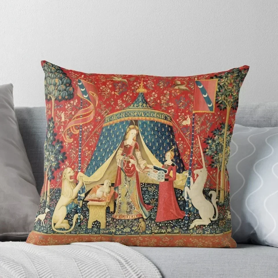 Lady and Unicorn Desire, Lion, Fantasy Flowers, Animals, Red Green Floral Tapestry hádza vankúš