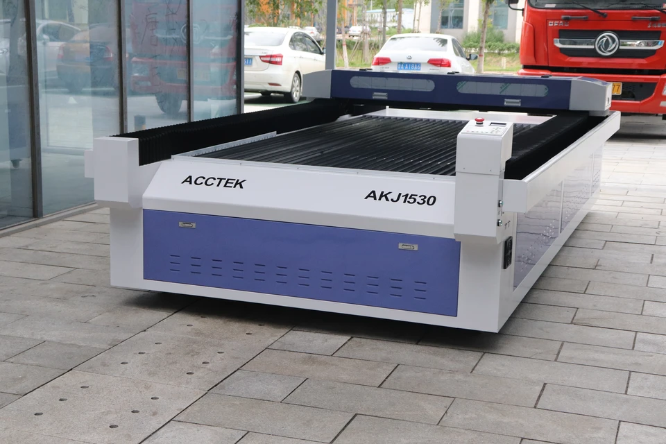 Laserový strihací stroj MDF 1500*3000 mm sklenená laserová trubica ľahko použiteľná nekovová gravírovacia striha