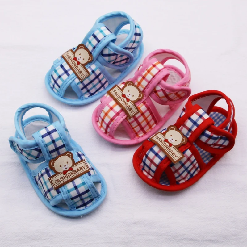 Letné novorodenecké sandále Roztomilé karikatúry Bear Baby Sandals for Girl Boy Cotton Dojčenské topánky Dutiny Soft Sole topánky detské topánky 0-24m