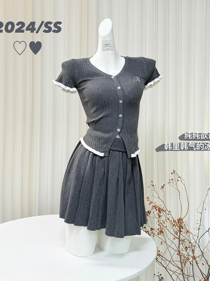 Letné ženy Kórejské vinobranie baletné jadro 2000. rokov Y2K Gyaru Stylish Outfits 2 -Piece Set Topy Strue Ruckve Tops + Mini Plepated Sukňa