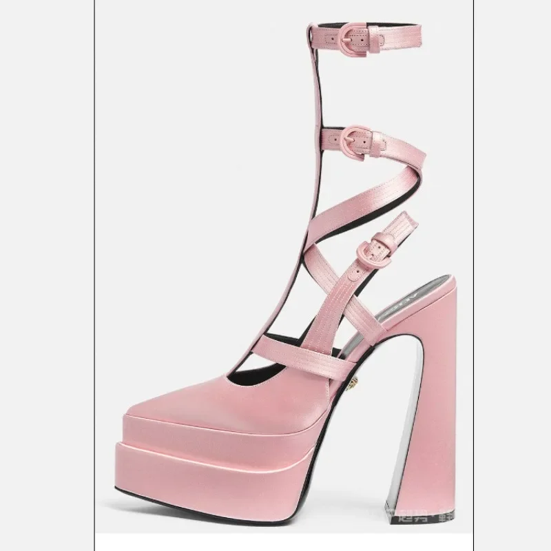 Leto nový štýl Ženy sandálové spony remienok hodváb 14 cm štvorcové podpätky leto New Fashion Sexy zrelý Rím špicatý dámsky topánky na nohách