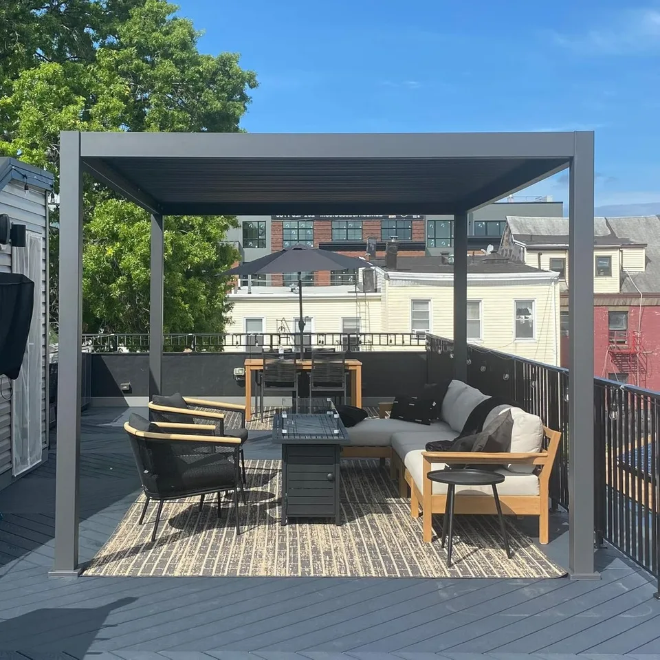 Lomovedná pergola 10 × 10 ft, vonkajšia hliníková pergola s nastaviteľnou dažďovou strechou a drenážnym systémom, kovový pergola altánok