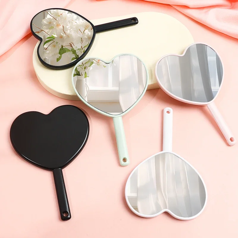 Love Heart Tvar Mini make -up zrkadlo malé ručné make -up zrkadlá sladké dievčenské štýl vhodné na cestovanie / prenášanie v taškách