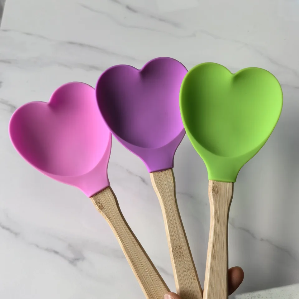 Love Silikone Spatula Kuchynský náradie krémová škrabka xg1197