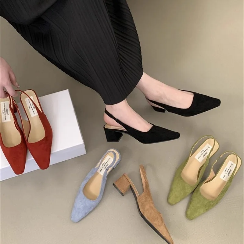 Low Sandals Dámske kožené topánky Lady 2024 letné podpätky obleky Žena béžová celá match Med Blue Low-pätá nové retro módne dievčatá C