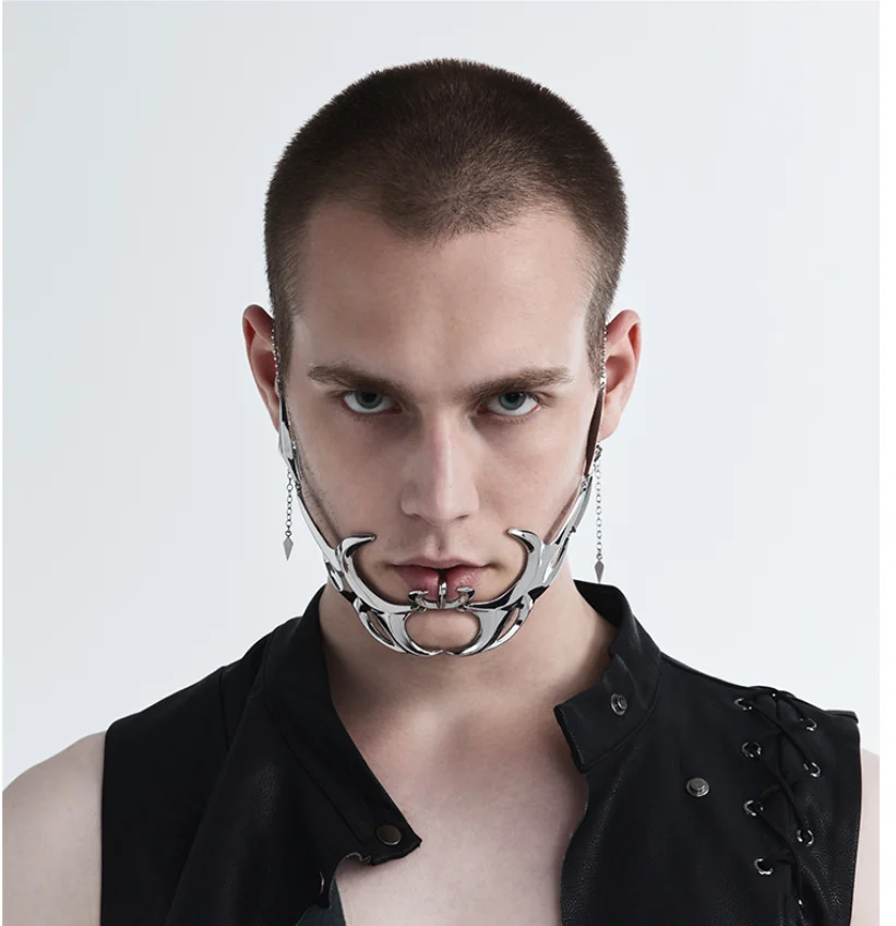 Luxusná kyberpunková maska ​​Liquid Neprepravodlivá strieborná farba dutý titánový oceľový príslušenstvo náušnice pre ženy Mask Mask