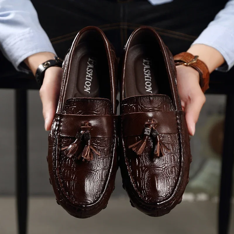 Luxusné pánske mokasiniská ležérne topánky pre mužov Moccasins Kožená šmykľavka na lodných topánkach ručne vyrábaná hnacia obuv mužský značka krokodíl štýl