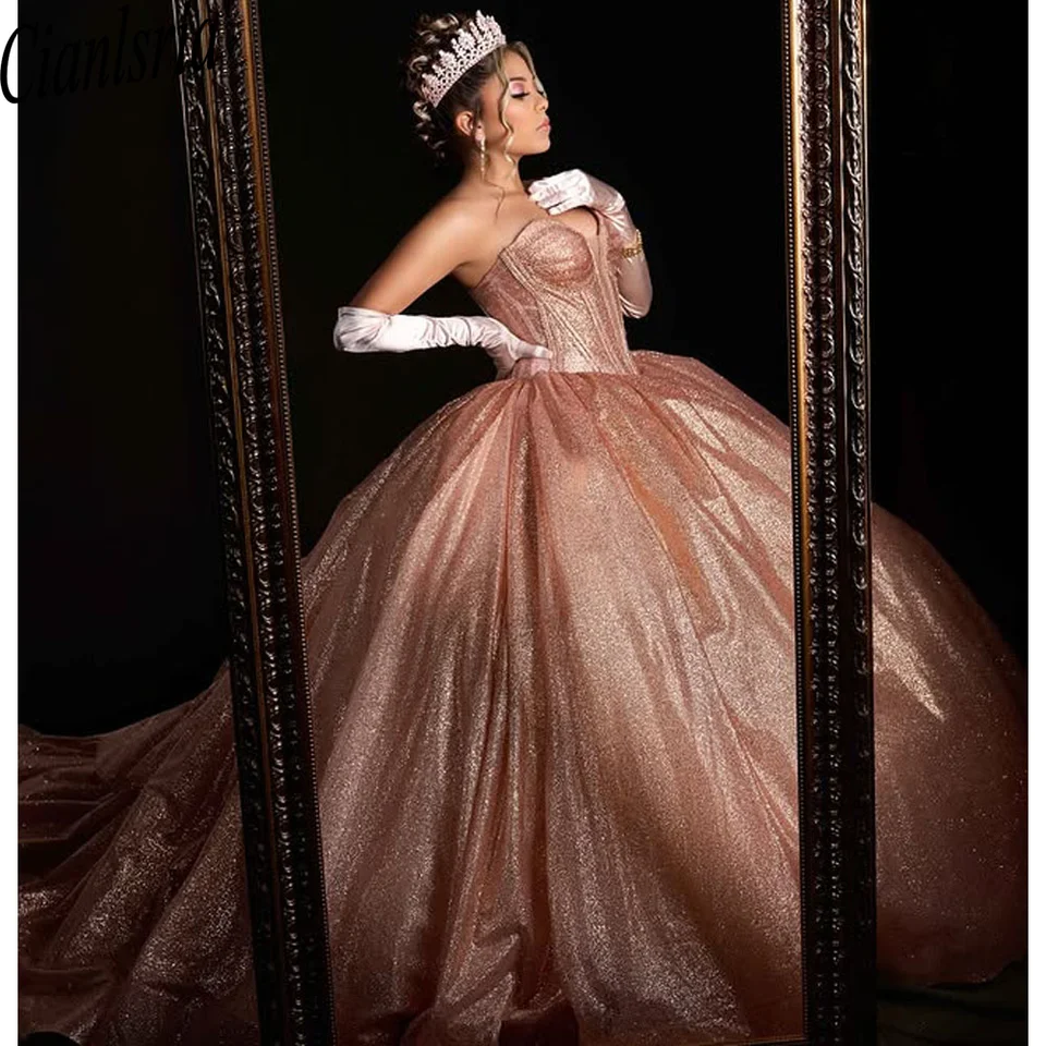 Luxusné ružové zlato zlaté zlaté guľôčkové šaty quinceanera šaty Aplikácie kryštály korálky dlhé vlaky sladké 15. šaty