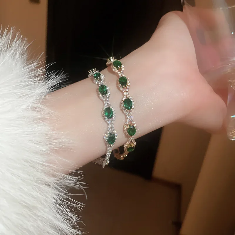 Luxusné zlaté napodobňovanie diamantov Dámske dámske náramky Quartz zlaté náramky zelené kamene smaragd zafír Moissanite