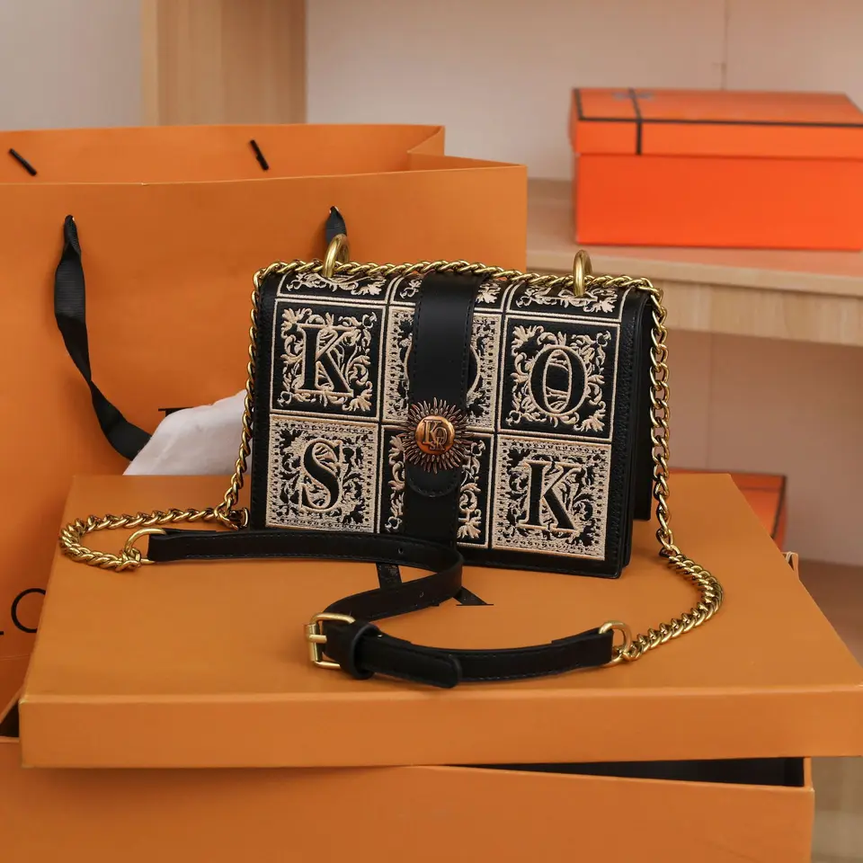 Luxusný dizajnér Značka Bolsa Nový vintage monogram vyšívacia reťazová taška s jedným ramenom Crossbody Square Bag pre ženy