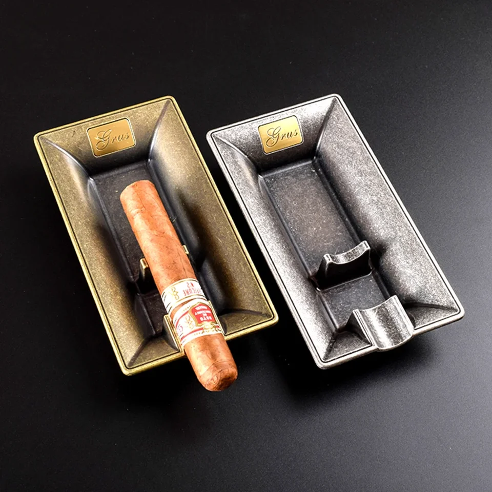 Luxusný kovový držiak cigariet popolníka s darčekovou skrinkou Prenosná zliatina Zinok Cigaret Ash popola Retro cigary popolníky