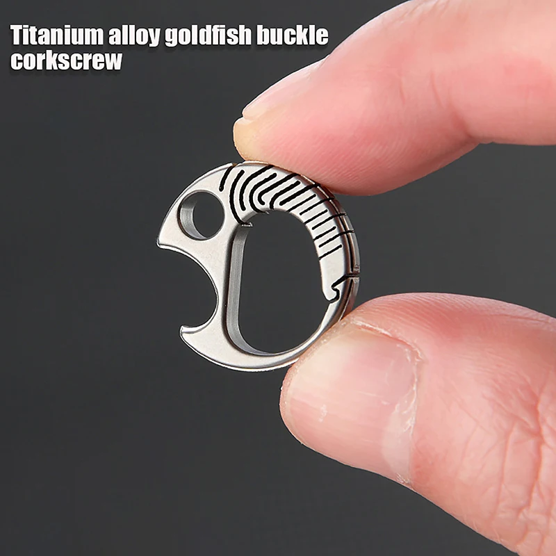 Malý spona Mini Goldfish spona na kľúče otvárač fľaše Outdoor Outdoor Tool Prenosný kemp