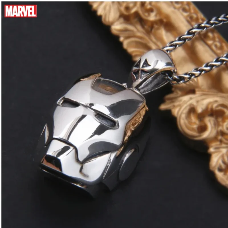 Marvel the Avengers Iron Man Periférne filmy Kreatívne tvarovanie prilby Boys Design Design Retro všestranné náhrdelníky Darček