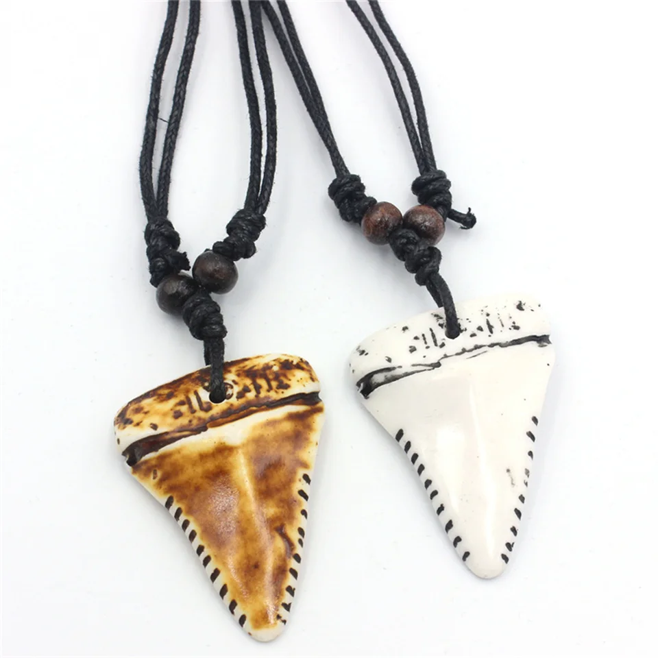 Men Dámsky retro štýl Imitácia jaková kosť zub zub prívesok Náhrdelník šperky amulet darček