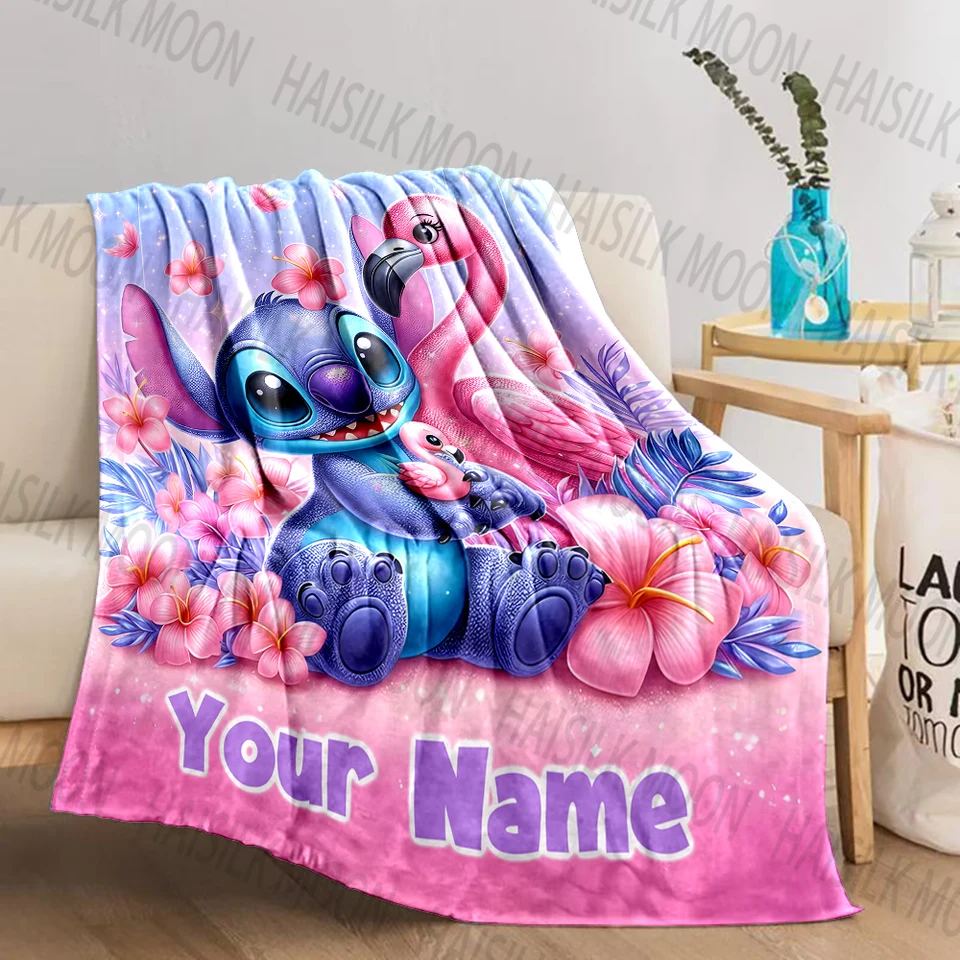 (Meno memo u) 1pc roztomilý Disney Stitch Vytlačená prikrývka môže byť zvyk s názvom mäkké a teplé vhodné pre kempingové auto pre domácu kanceláriu