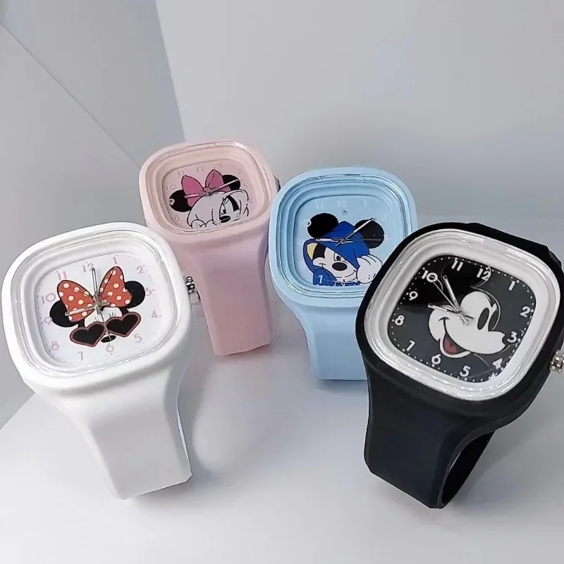 Mickey Minnie Mouse Pozerá