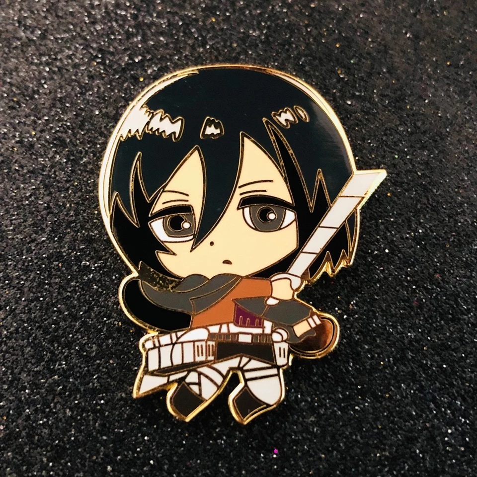 Mikasa · Ackerman Smalt Pin Kawaii Karikatúry Wawing Nôž dievča Brošene Anime Fanúšikovia Zberateľné odznaky
