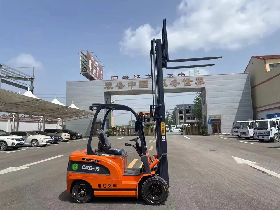 Mini elektrický vysokozdvižný vozík typu 4WD stohovača 1,5 ton Hydraulický výťah vykladací palet nakladací vozík