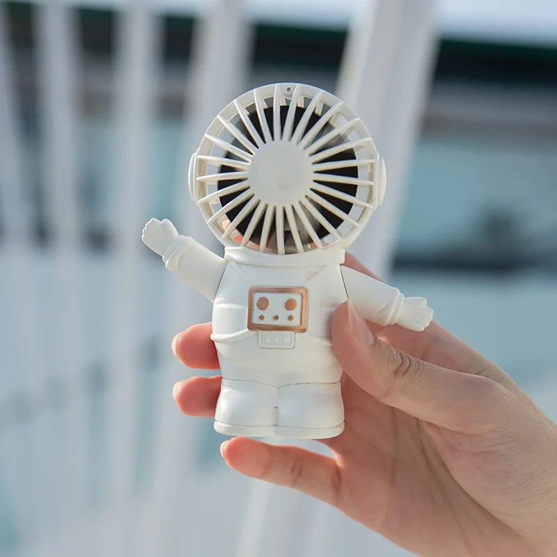 Mini fanúšik Spaceman Lazy Mini Malý fanúšik karikatúry USB nabíjanie prenosný vreckový elektrický ventilátor malého ventilátora