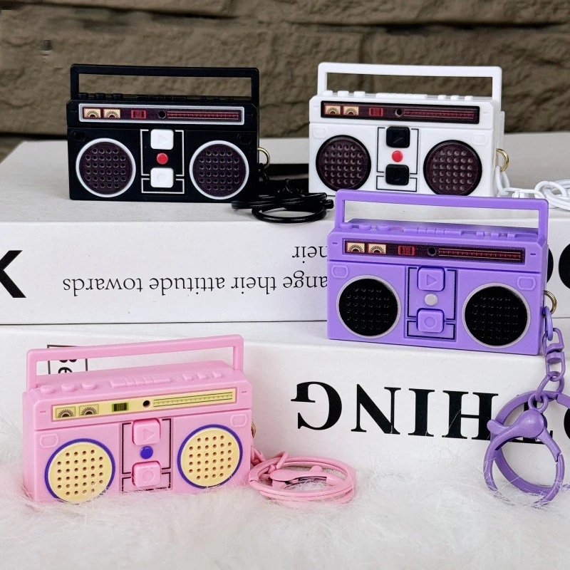 Mini retro rekordér Keychain môže nahrávať a prehrávať hudobnú zábavnú hudobnú skrinku Petdant Personalizovaný pár darček