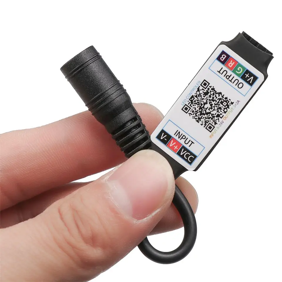 MINI Užitočná ženská zástrčka na 4pinový konektor inteligentný DC 5-24V LED SLEPT LETBLE Bluetooth LED Adaptér RGB RGB