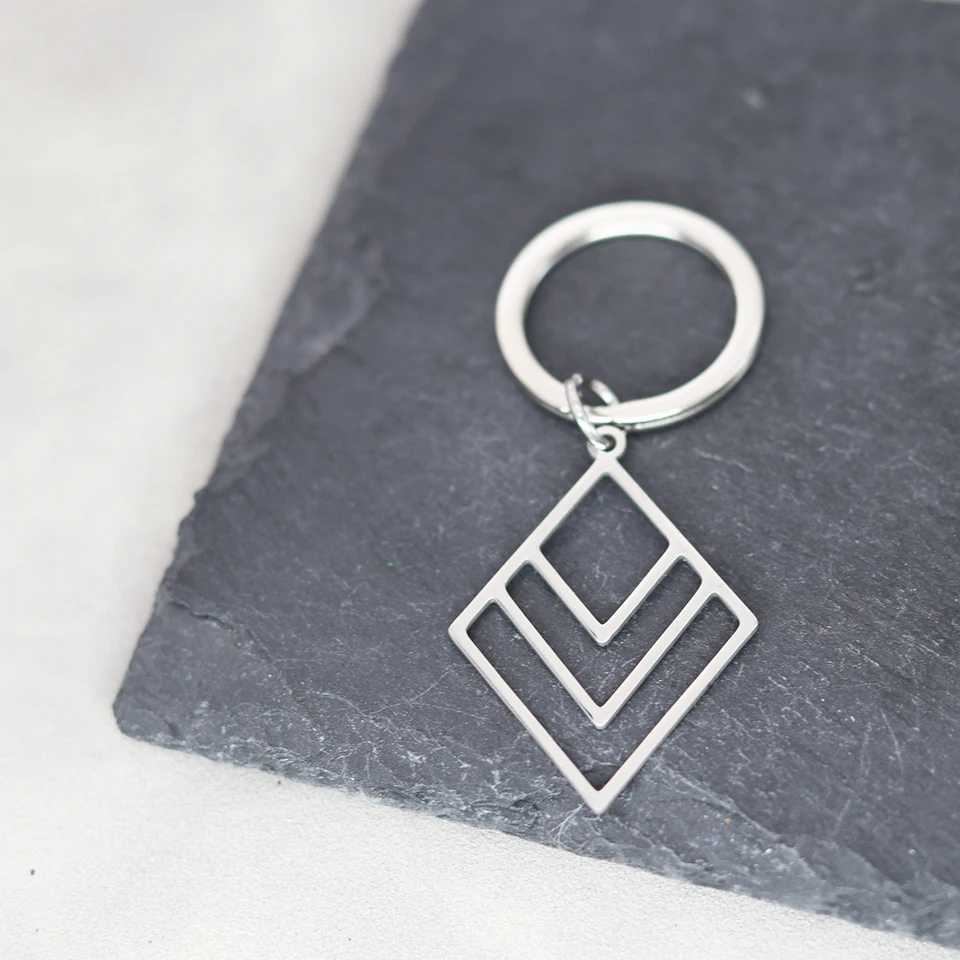 Minimalistické dámske kľúče k kľúčom Rhombus Nerezová oceľ Pendant Hollow Line Charms Bag Car Key Clains pre dievčatá Darček pre šperky