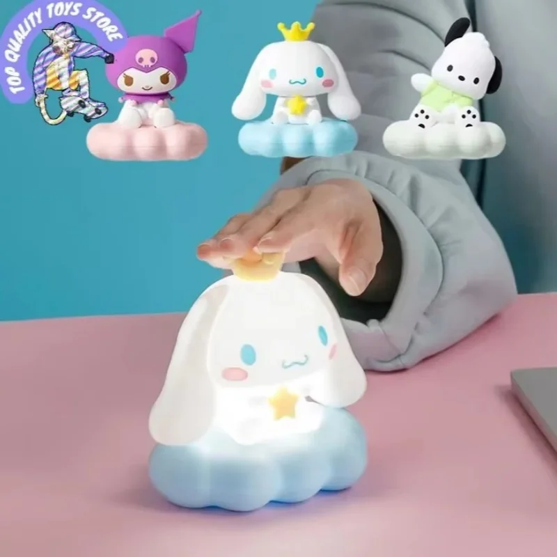 Miniso Sanrio Cinnamoroll Pochacco Kuromi Clouds Pinch Pinch a rozjasnite nočné ľahké stolné ozdoby Dievčatá narodeniny vianočné darčeky