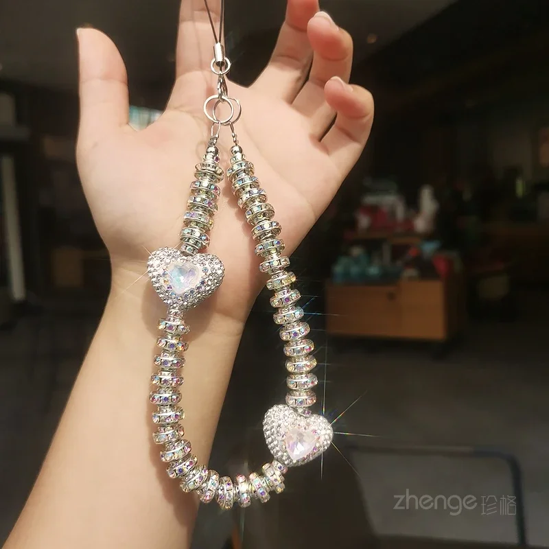 Mobilný telefón Lanyard Short Diamond Inlaid Heart Srdce Lanyard Krátky zápästie Spojený šumivý diamant telefónny puzdro Univerzálny šnúrka pre kľúč